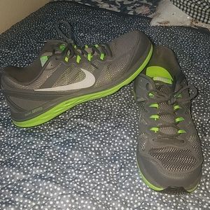 Nike dual fusion